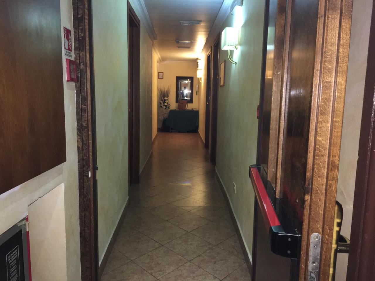 Hotel Divine Róma Kültér fotó